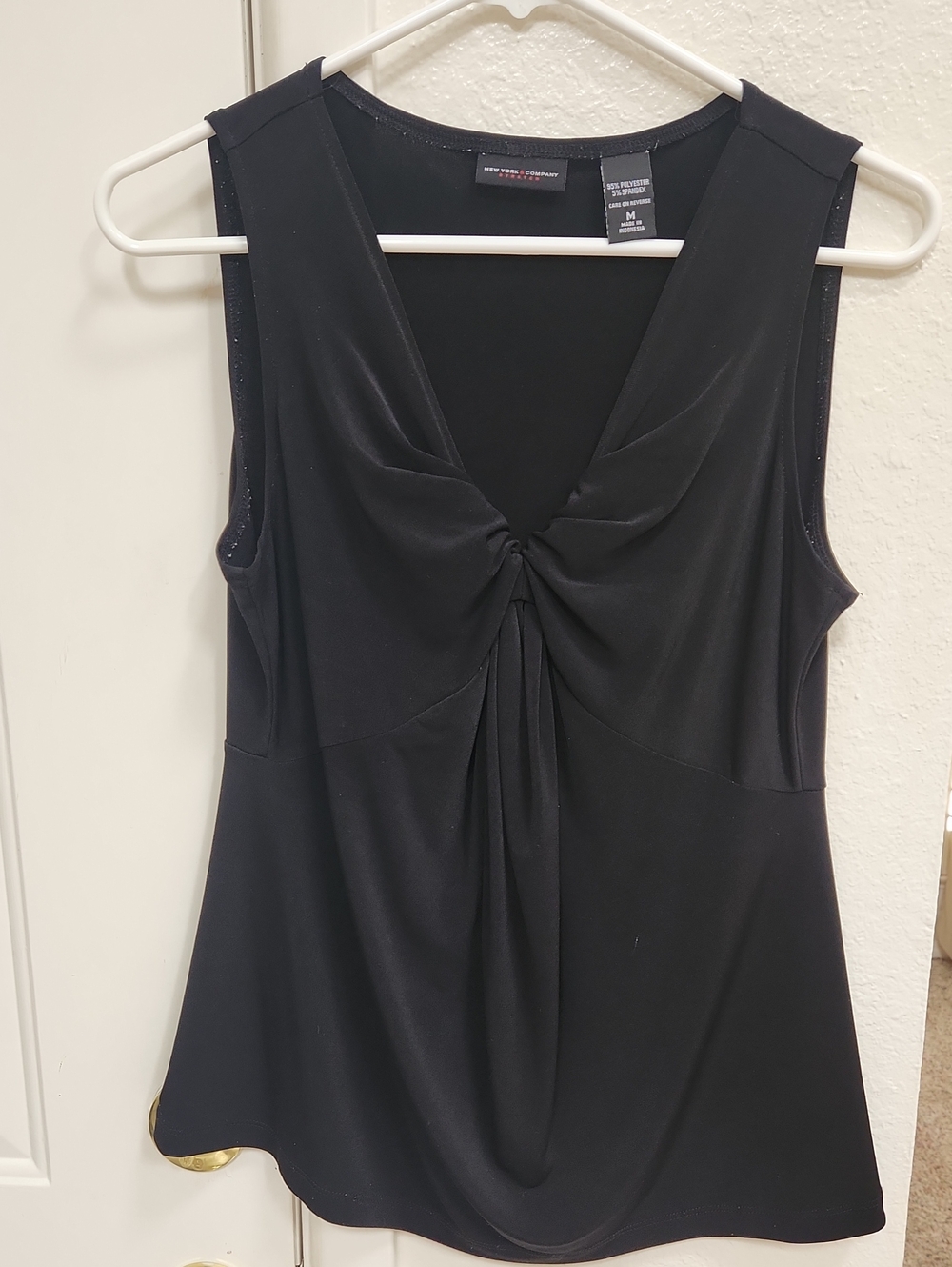 New York & Company Black Sleeveless Knot-Front Tank